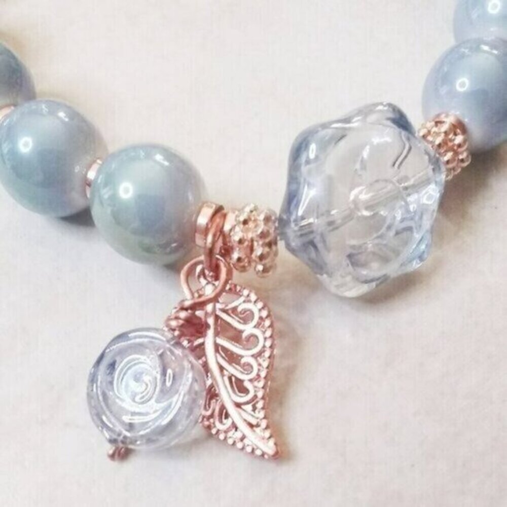 Dove‑Gray Beaded Rose Floral Flower Bracelet – Chill Bohemian Vibe Boho Style - Picture 3 of 10